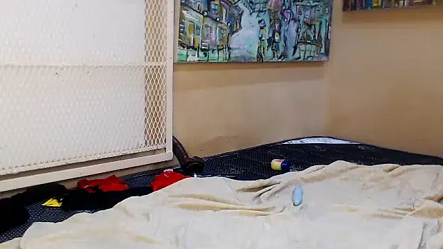 Snapshot of CaramelDelux27 chatting on February 16, 4:53 am CaramelDelux27 online show from February 16, 4:53 am