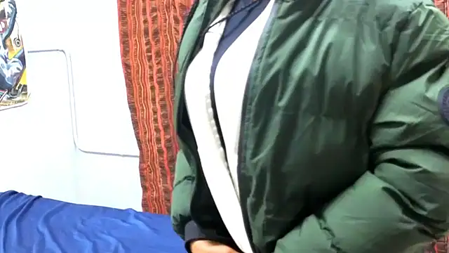 Snapshot of CaramelDelux27 chatting on September 18, 5:09 am CaramelDelux27 online show from September 18, 5:09 am