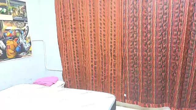 Snapshot of CaramelDelux27 chatting on September 25, 7:06 pm CaramelDelux27 online show from September 25, 7:06 pm