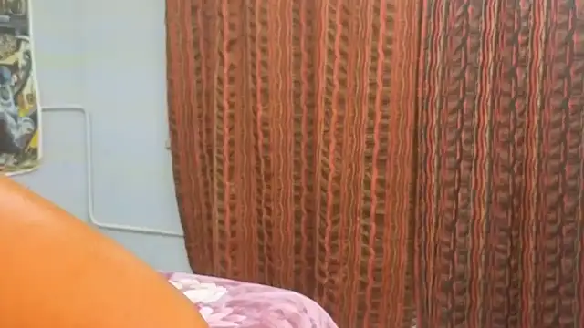 Snapshot of CaramelDelux27 chatting on November 3, 8:10 pm CaramelDelux27 online show from November 3, 8:10 pm