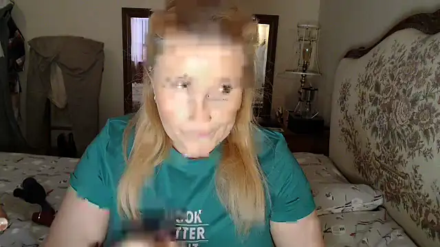 Snapshot of JosieAndYou chatting on February 1, 10:58 am JosieAndYou online show from February 1, 10:58 am