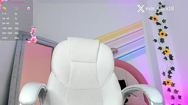 Evie Clark online show from March 14, 11:00 pm