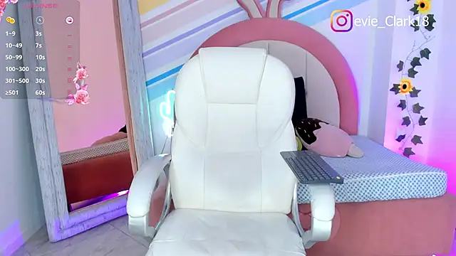 Evie Clark online show from March 15, 5:26 pm