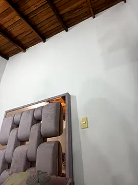 melyescobar online show from November 2, 3:31 am