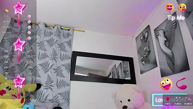 Snapshot of camy_roy chatting on December 13, 10:41 am camy roy online show from December 13, 10:41 am