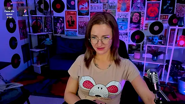 Snapshot of LadyIzabel chatting on March 3, 8:38 am LadyIzabel online show from March 3, 8:38 am