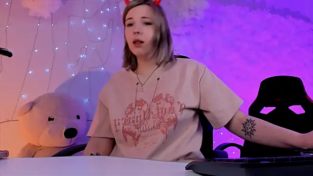 AliceSunday online show from December 7, 11:29 am