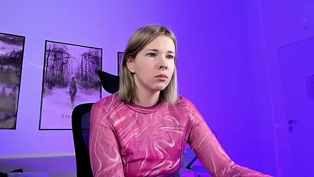AliceSunday online show from December 8, 8:09 am