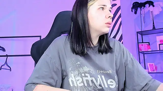 AliceSunday online show from November 6, 2:01 am