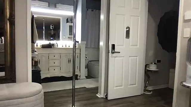 curvyfunlover online show from October 1, 11:27 am