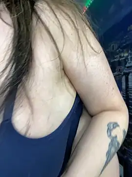 Snapshot of curvyfunlover chatting on April 17, 12:24 am curvyfunlover online show from April 17, 12:24 am