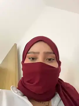 Snapshot of amaal_ chatting on April 4, 11:24 pm amaal online show from April 4, 11:24 pm