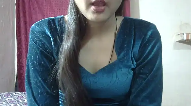 Snapshot of Aayesha chatting on December 10, 11:00 am Aayesha online show from December 10, 11:00 am