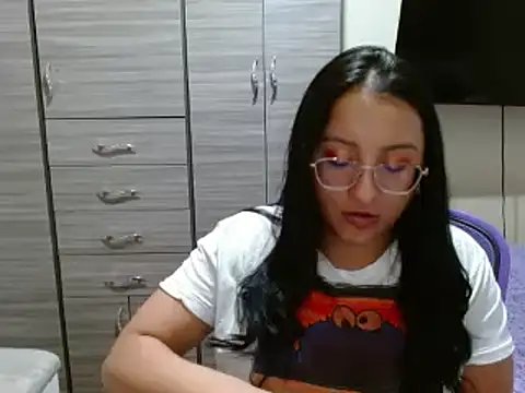 Nia-Cop online show from January 2, 11:06 pm