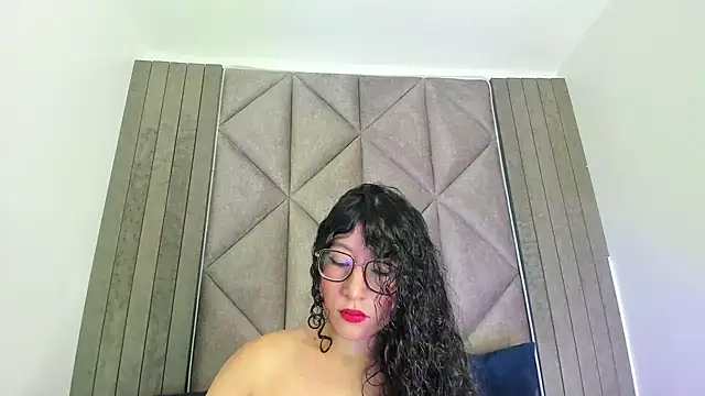 BriaConner  online show from February 3, 2:25 am