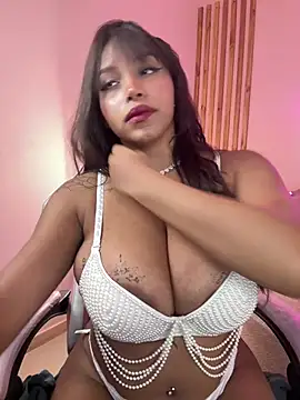 Snapshot of MadeleineSanez chatting on April 15, 9:04 pm MadeleineSanez online show from April 15, 9:04 pm