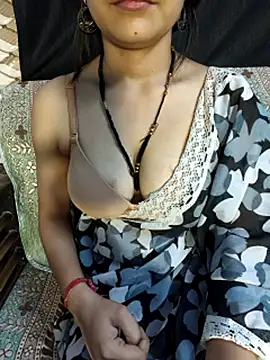Snapshot of Bulbul_02 chatting on April 23, 12:29 pm Bulbul 02 online show from April 23, 12:29 pm