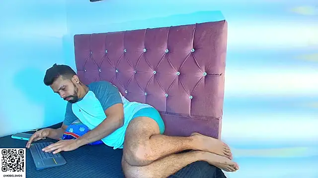 Snapshot of max_ashley_mds chatting on December 20, 1:40 pm max ashley mds online show from December 20, 1:40 pm