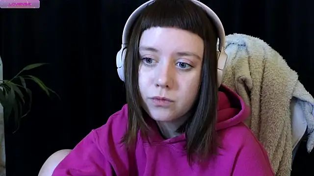 June shy0 online show from March 14, 7:26 am