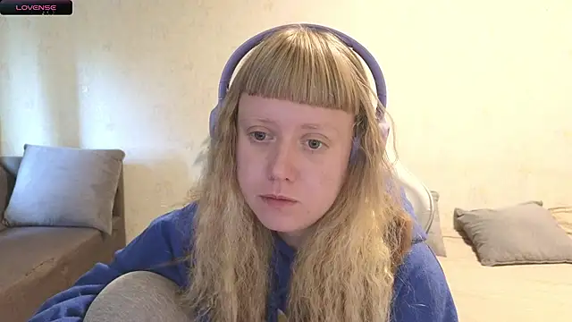 June shy0 online show from August 4, 7:11 am