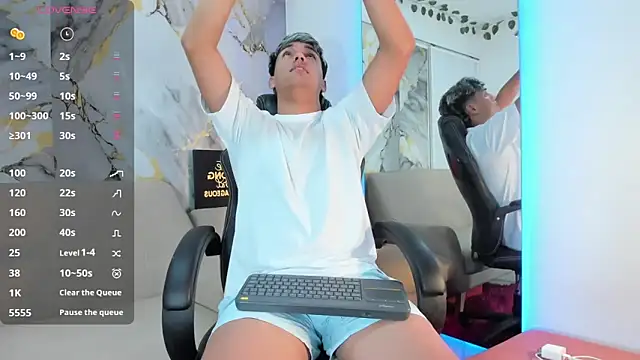 Snapshot of ryan_carter08 chatting on March 13, 3:13 am ryan carter08 online show from March 13, 3:13 am