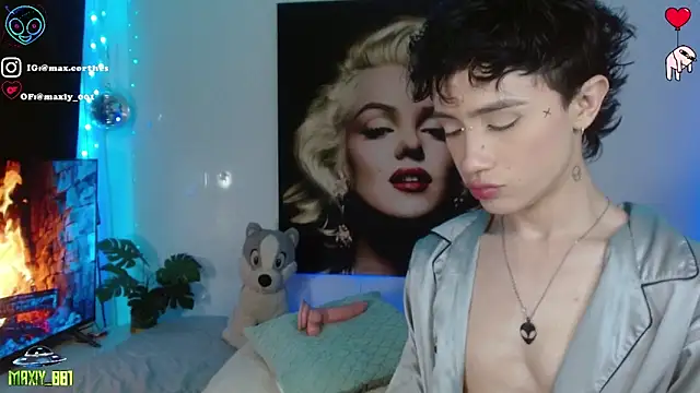 Snapshot of maxiy_001 chatting on February 18, 8:54 am maxiy 001 online show from February 18, 8:54 am