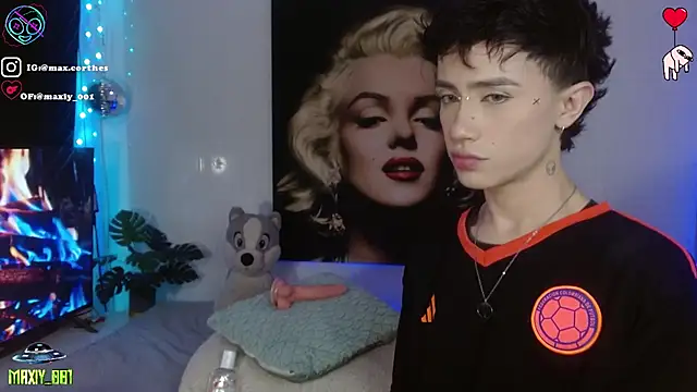 Snapshot of maxiy_001 chatting on February 22, 11:47 pm maxiy 001 online show from February 22, 11:47 pm