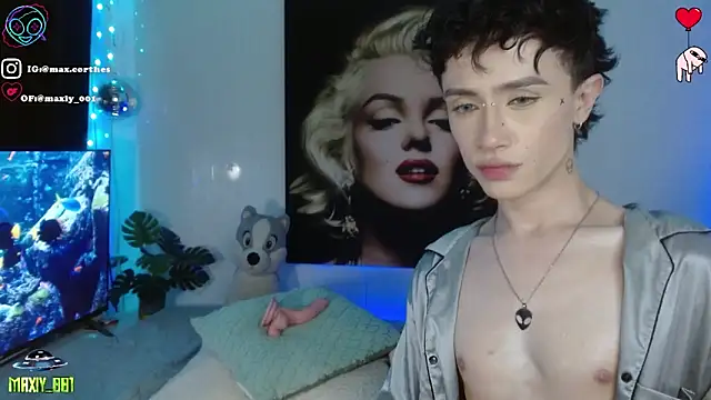 Snapshot of maxiy_001 chatting on March 4, 4:24 pm maxiy 001 online show from March 4, 4:24 pm