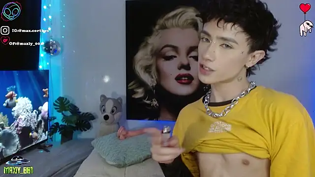 Snapshot of maxiy_001 chatting on March 12, 10:38 pm maxiy 001 online show from March 12, 10:38 pm