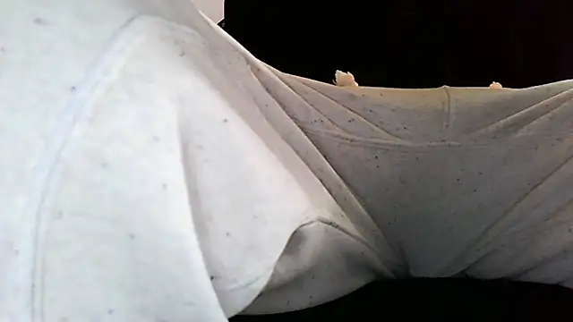 Snapshot of Bigone_uncut chatting on April 15, 7:37 am Bigone uncut online show from April 15, 7:37 am