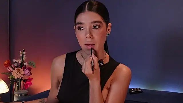 Olivia Collins1 online show from June 5, 10:59 pm