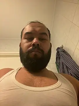 Snapshot of malout123J chatting on March 15, 6:14 pm malout123J online show from March 15, 6:14 pm