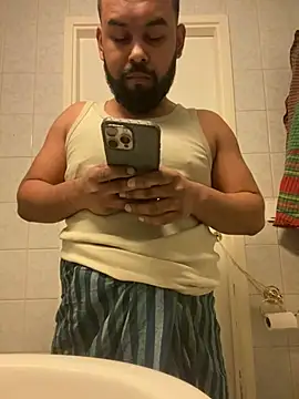 Snapshot of malout123J chatting on March 21, 6:11 pm malout123J online show from March 21, 6:11 pm