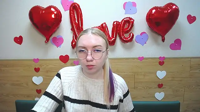 BeatriceFly online show from January 26, 1:25 pm