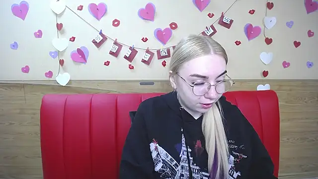 BeatriceFly online show from March 1, 6:35 am