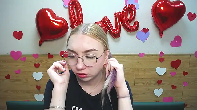 BeatriceFly online show from March 16, 9:38 am