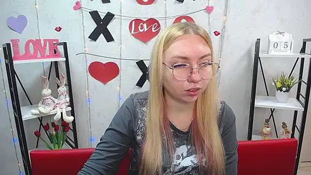 BeatriceFly online show from October 5, 12:03 pm