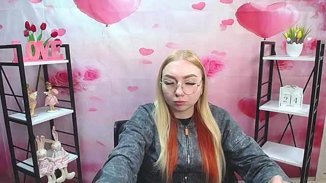 BeatriceFly online show from April 25, 11:46 am