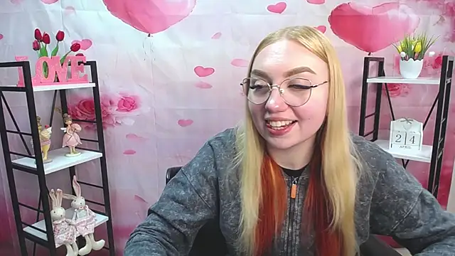 BeatriceFly online show from April 25, 1:41 pm