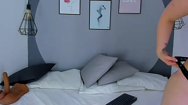 Snapshot of Hanna_Moonlight_ chatting on December 29, 4:40 pm Hanna Moonlight  online show from December 29, 4:40 pm