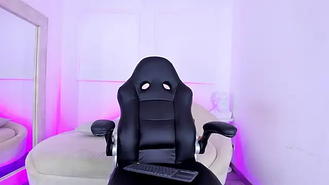 Snapshot of Hanna_Moonlight_ chatting on February 12, 7:56 pm Hanna Moonlight  online show from February 12, 7:56 pm