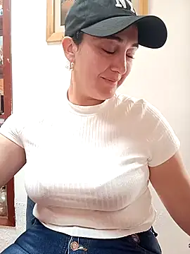 skayhot  online show from February 18, 4:16 pm