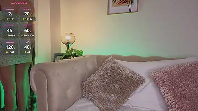 DahianaWalcott online show from October 4, 2:04 pm