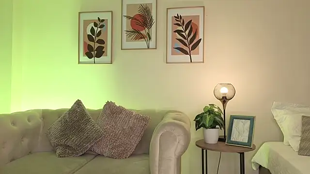 DahianaWalcott online show from February 24, 7:23 pm