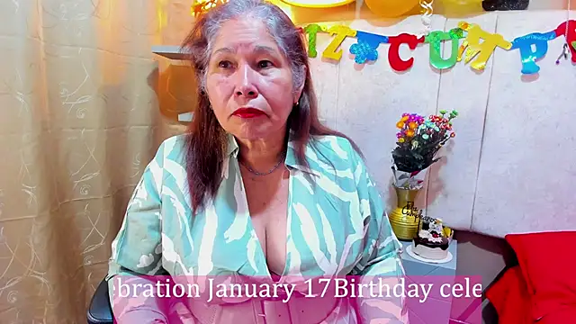 Snapshot of girl_amada chatting on January 17, 12:31 am girl amada online show from January 17, 12:31 am