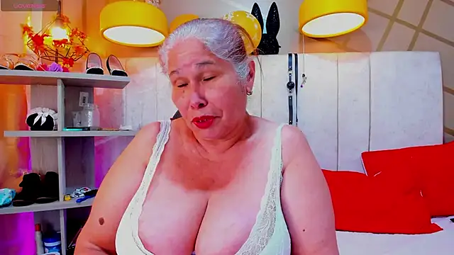 Snapshot of girl_amada chatting on January 24, 4:39 pm girl amada online show from January 24, 4:39 pm