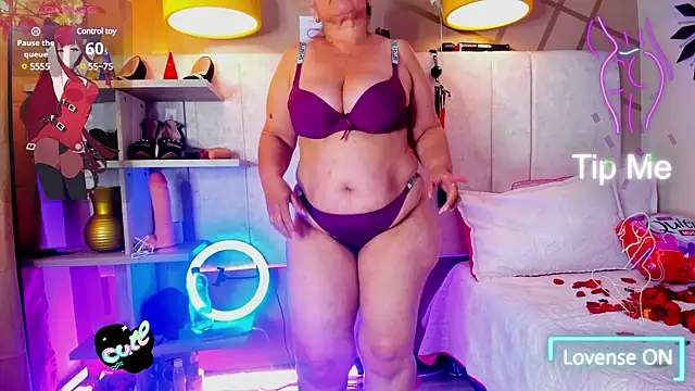 Snapshot of girl_amada chatting on February 14, 8:52 am girl amada online show from February 14, 8:52 am