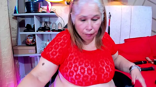 Snapshot of girl_amada chatting on February 25, 1:41 am girl amada online show from February 25, 1:41 am