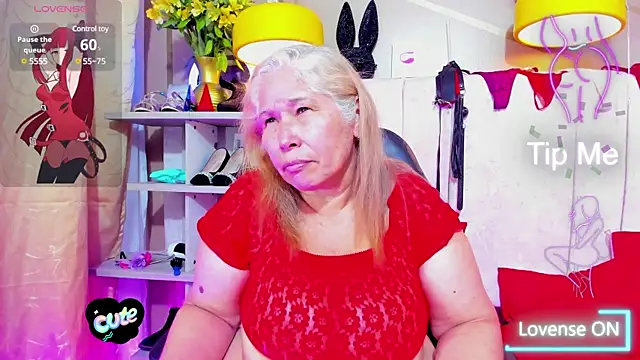 Snapshot of girl_amada chatting on March 7, 3:40 am girl amada online show from March 7, 3:40 am