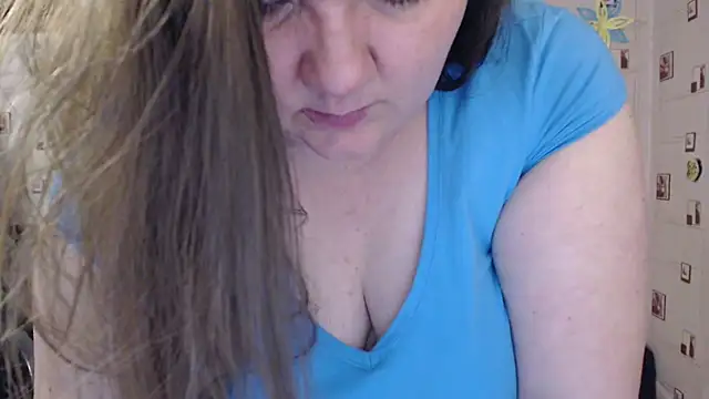 Snapshot of TasyaBigTTs chatting on February 3, 2:45 pm TasyaBigTTs online show from February 3, 2:45 pm